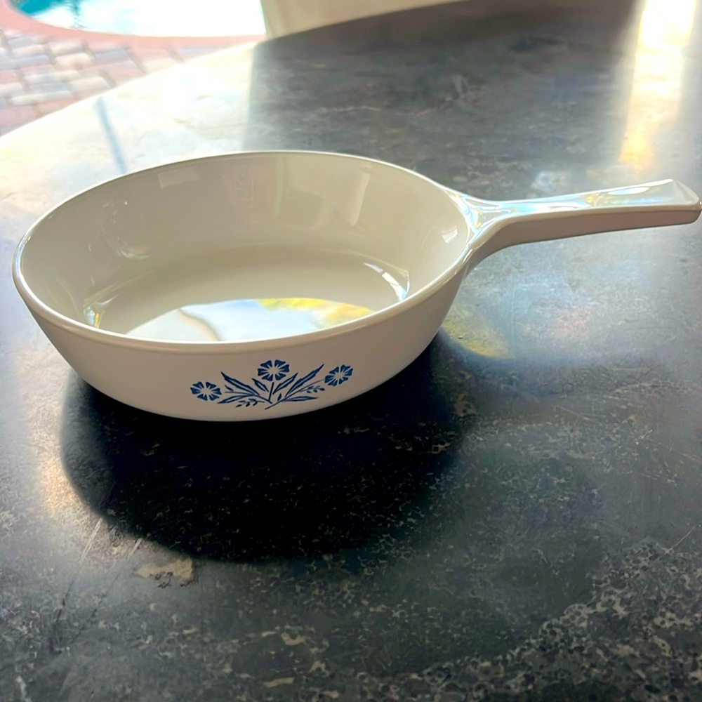 EUC vintage Corning ware p-83-b Blue Cornflower 6.5” 10” with handle